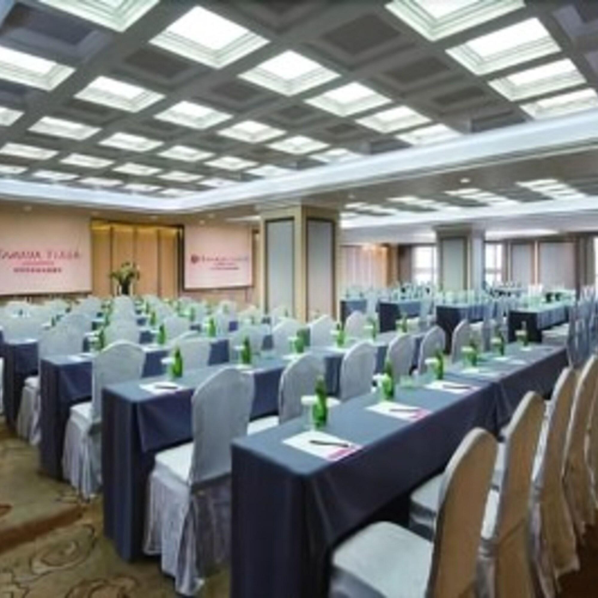 Ramada Plaza Tianlu Hotel Wuhan Exterior photo